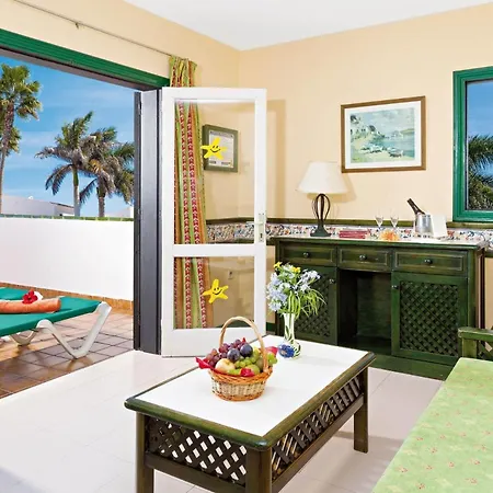 One Bedroorm Pool View At 200m From The Beach